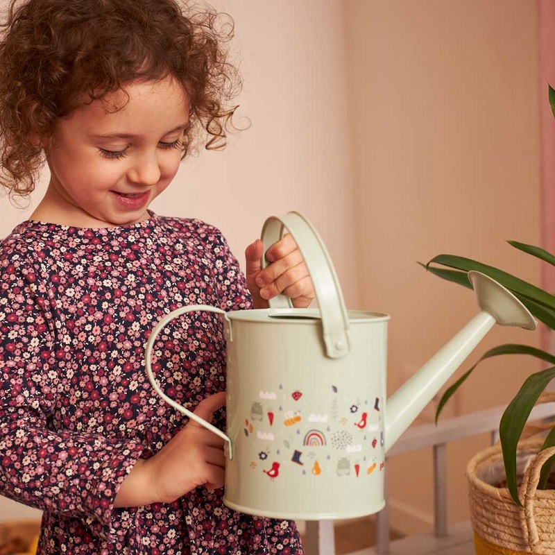 kastekann metallist lastele pisike aiatööriistad montessori päriselu vahendid