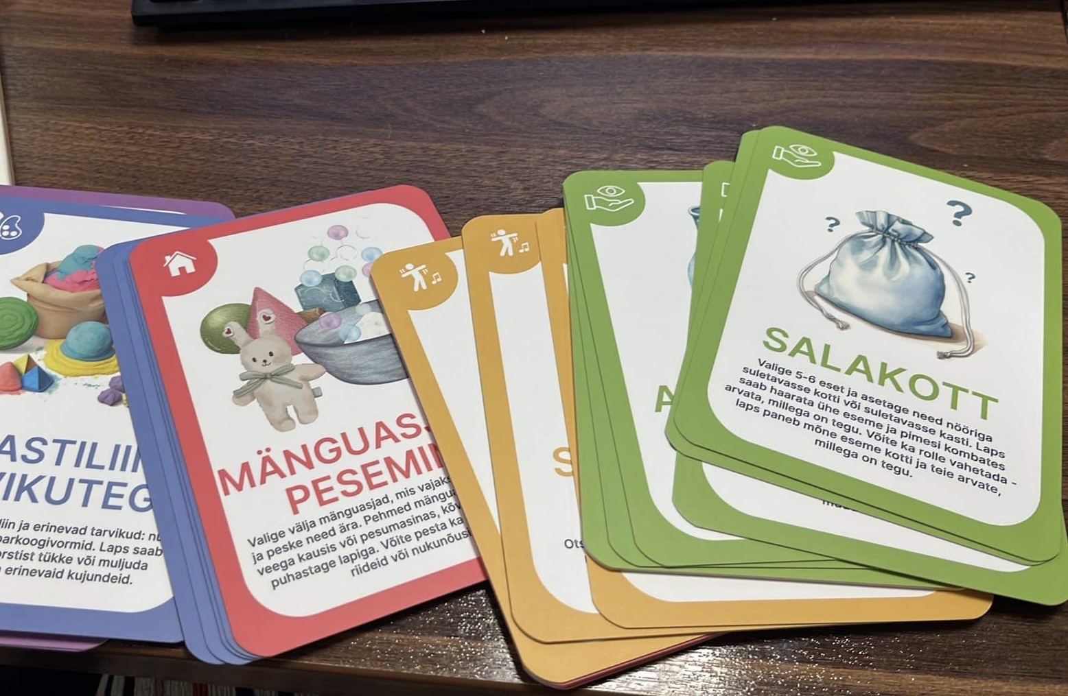 Montessori tegevused mängud lapsele Eesti Montessori Ühing Nupu õppekaardid tegevuskaardid mängukaardid