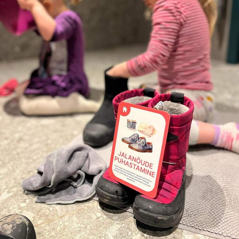 Montessori tegevused mängud lapsele Eesti Montessori Ühing Nupu õppekaardid tegevuskaardid mängukaardid