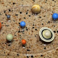 safari planeedid päikesesüsteem realistlikud mängufiguurid maa jupiter veenus marss