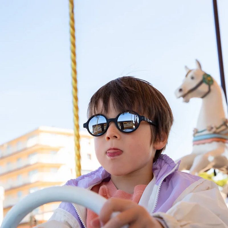 Kietla kruvideta ja 100% purunematu raamiga, kõrgema 3-kategooria kaitsega päikeseprillid lastele