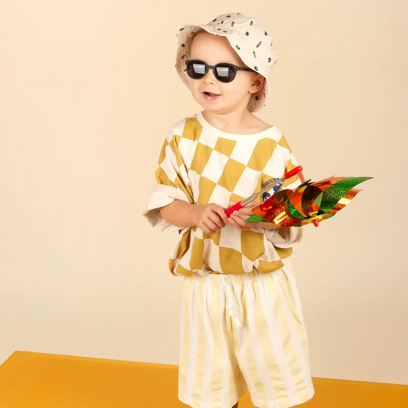 Kietla Wazz kruvideta ja 100% purunematu raamiga, kõrgema 3-kategooria kaitsega päikeseprillid lastele 2-4 aastat, must