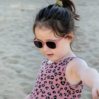 Kietla Wazz kruvideta ja 100% purunematu raamiga, kõrgema 3-kategooria kaitsega päikeseprillid lastele 2-4 aastat, terrakota
Kietla Wazz kruvideta ja 100% purunematu raamiga, kõrgema 3-kategooria kaitsega päikeseprillid lastele 2-4 aastat, terrakota