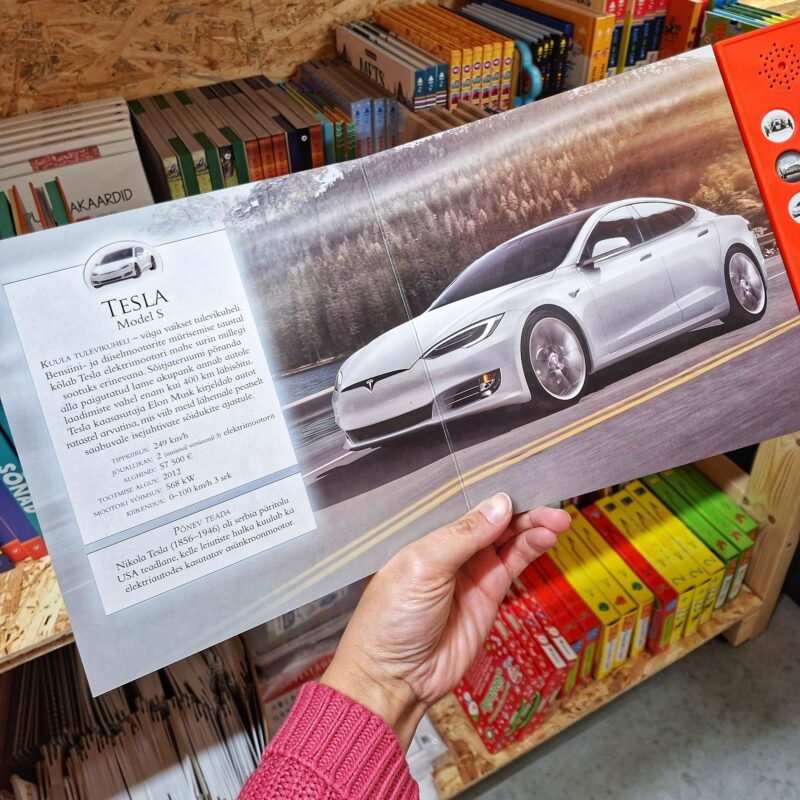 Realistlike helidega raamat "Häälekad superautod"