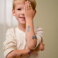 Little dutch ajutised tätoveeringud Tätoveeringute komplekt "Jim & sõbrad" kleepsud nahale ohutud