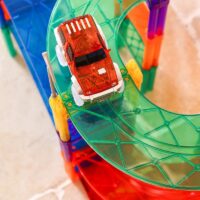 autotee kurvid lisakomplekt sillad magnetklotsid cleverclixx connetix magna tiles tugevad magnetitega klotsid loovmäng autorada lisakomplekt elektrilised autod isesõitev auto liiklusmärgid elektriline auto isesõitev võidusõiduauto