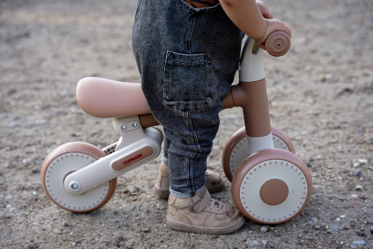 Little Dutch jooksuratas – stiilne ja kerge tasakaaluratas lastele