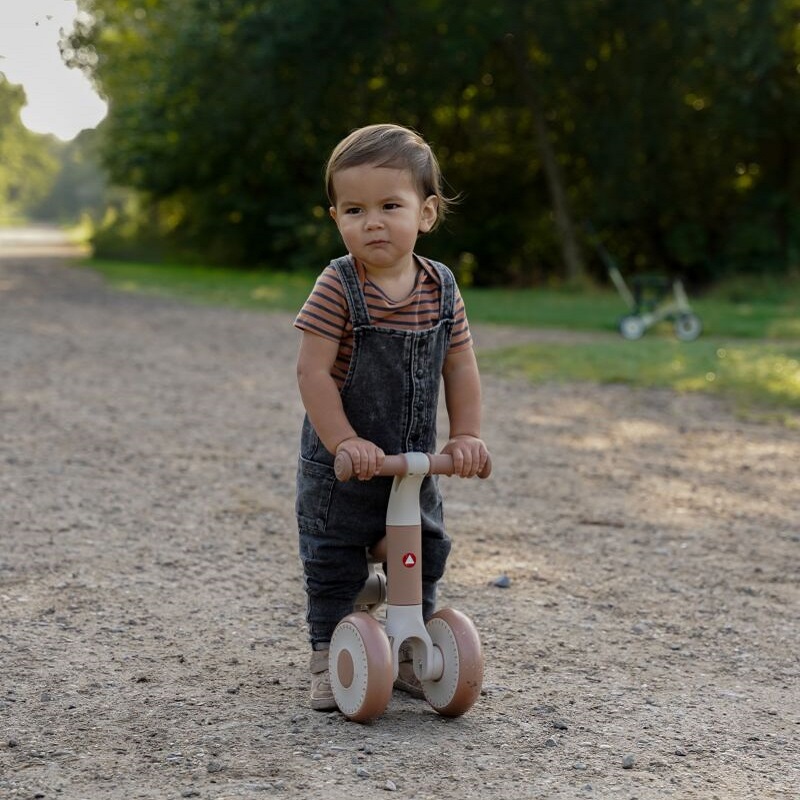 Little Dutch jooksuratas – stiilne ja kerge tasakaaluratas lastele