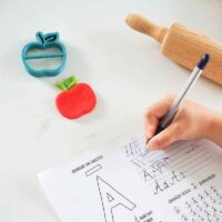 Lastele sobivas suuruses MICI vorm – ideaalne voolimismassi, taigna või liivaga mängimiseks