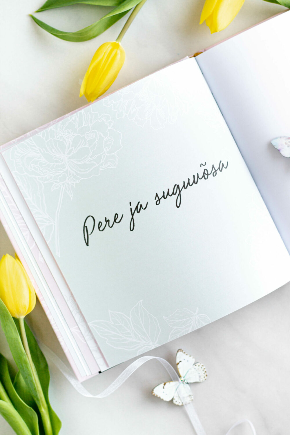 ise täidetav mälestusteraamat – üle 100 küsimuse ema elu jäädvustamiseks