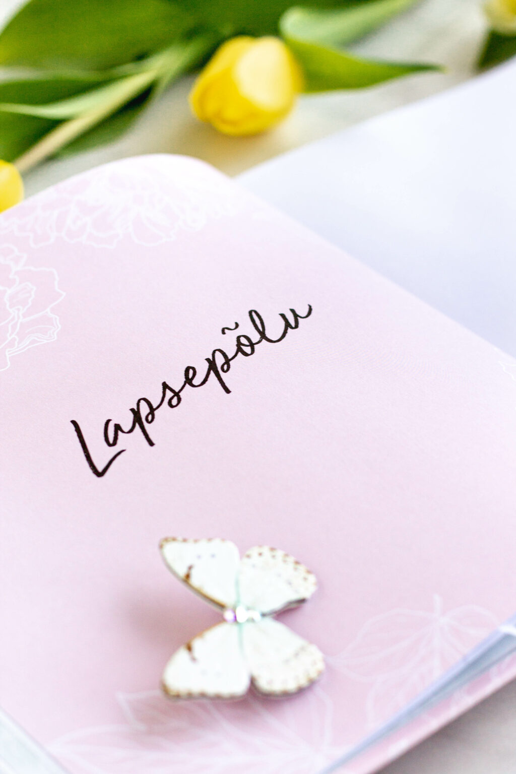 ise täidetav mälestusteraamat – üle 100 küsimuse ema elu jäädvustamiseks