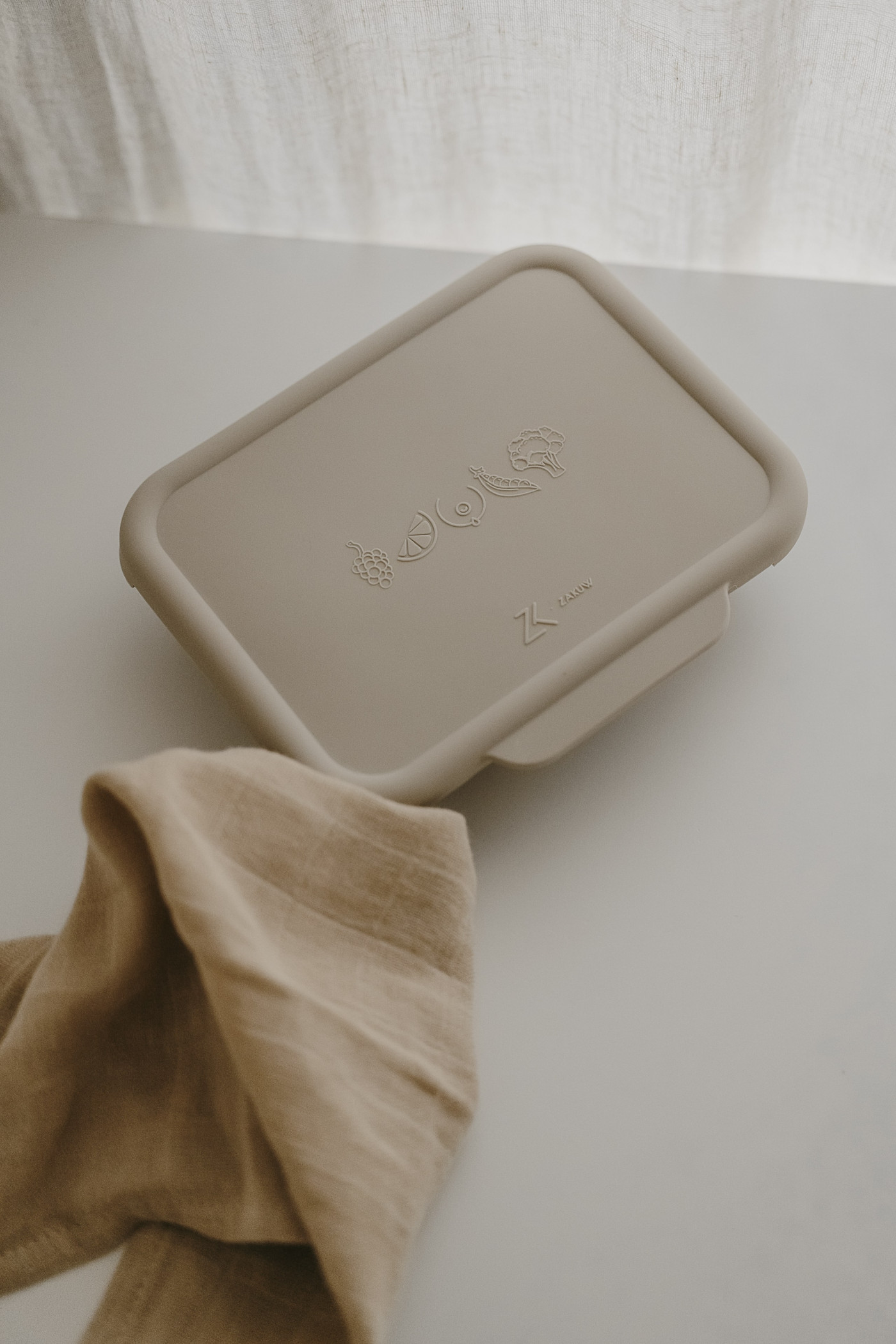 Zakuw silikoonist jäävorm kaanega – ideaalne külmutatud püree ja rinnapiima jaoks.