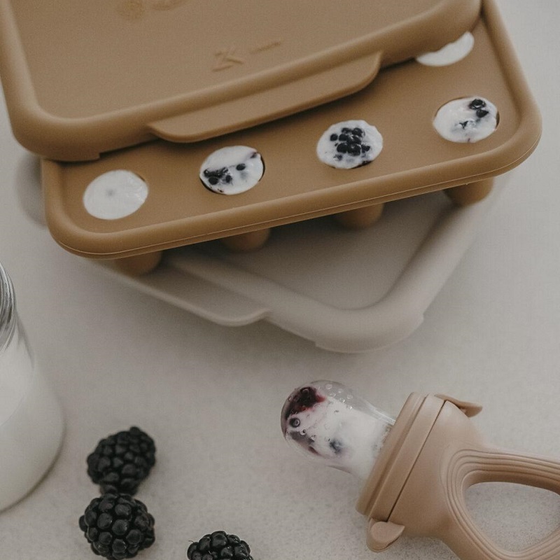 Zakuw silikoonist jäävorm kaanega – ideaalne külmutatud püree ja rinnapiima jaoks.