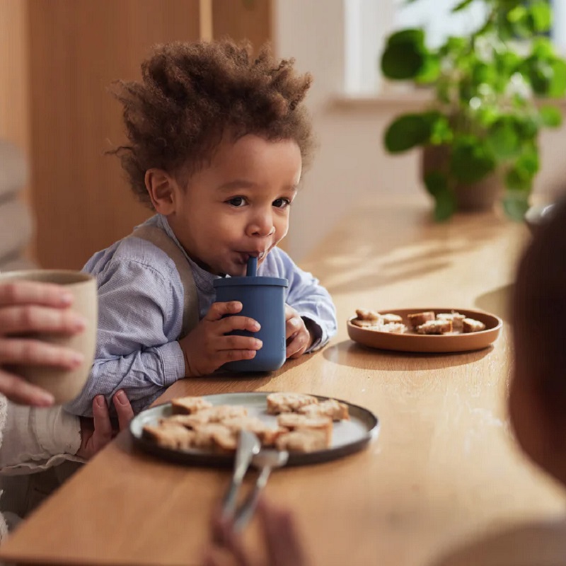 Turvaline ja lekkekindel silikoonist joogitass iseseisvaks joomiseks