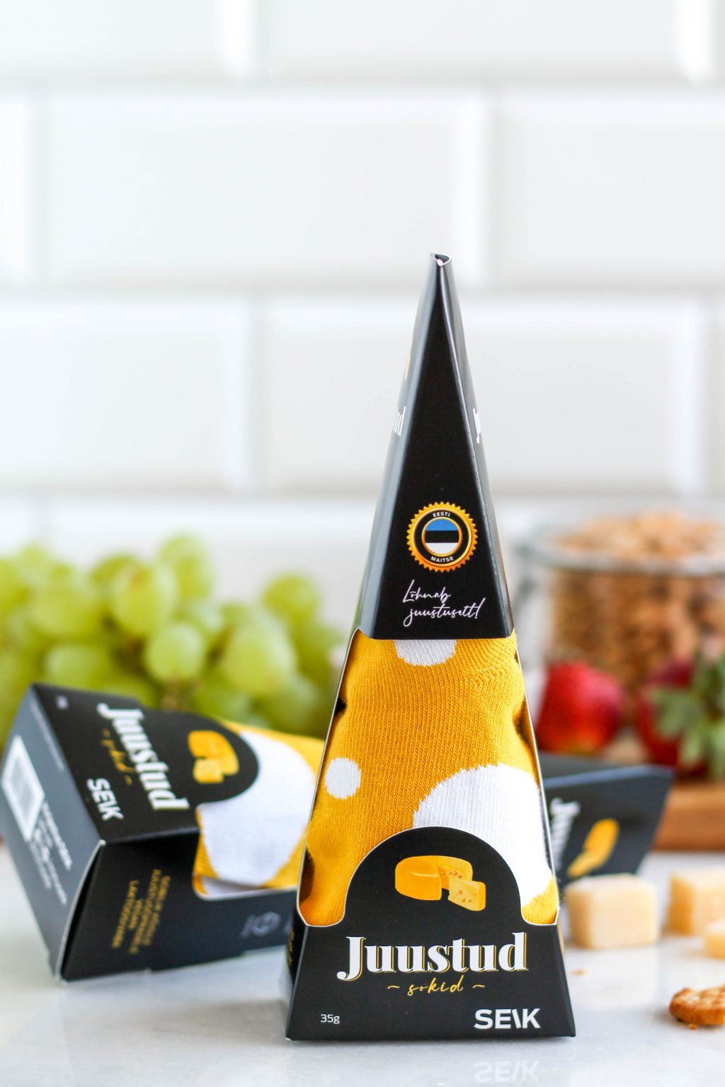 Sokid kinkepakendis Eesti Juust – lõbus kingiidee