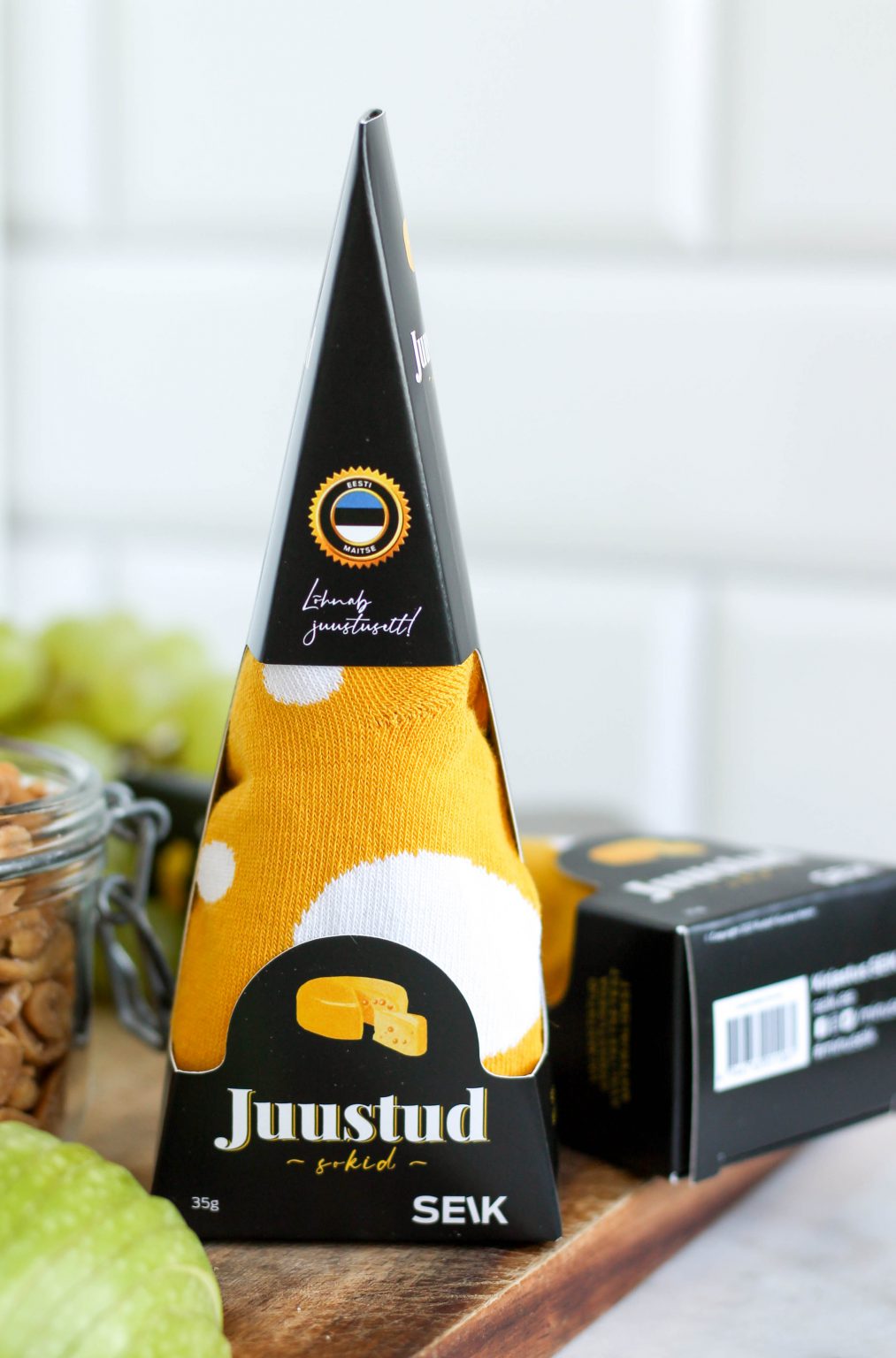 Sokid kinkepakendis Eesti Juust – lõbus kingiidee