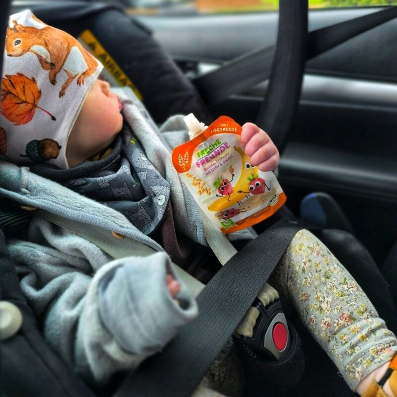 Ilma lisatud suhkruta banaani-, maasikapüree kinoa ja kaeraga