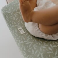 Naturaalne musliinkangast mähkimisaluse kate kummiga