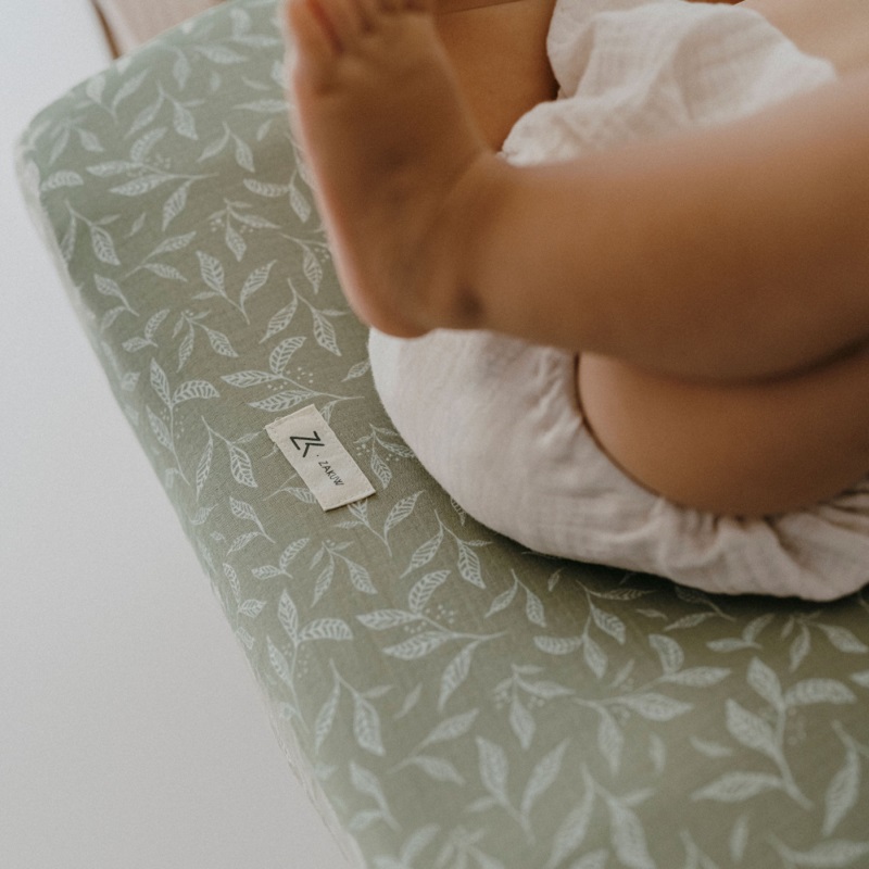 Naturaalne musliinkangast mähkimisaluse kate kummiga