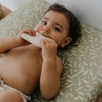 Naturaalne musliinkangast mähkimisaluse kate kummiga