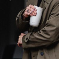 EQUA termoskruus keraamilise sisuga 300 ml
Stiilne lekkekindel termostass hommikukohviks EQUA termoskruus keraamilise sisuga 300 ml Stiilne lekkekindel termostass hommikukohviks