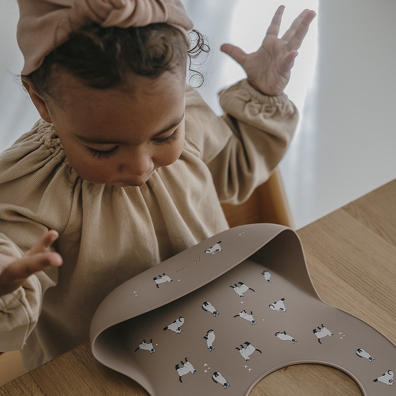 Zakuw reguleeritav silikoonist söögipõll beebile ja pudipõll väikelapsele