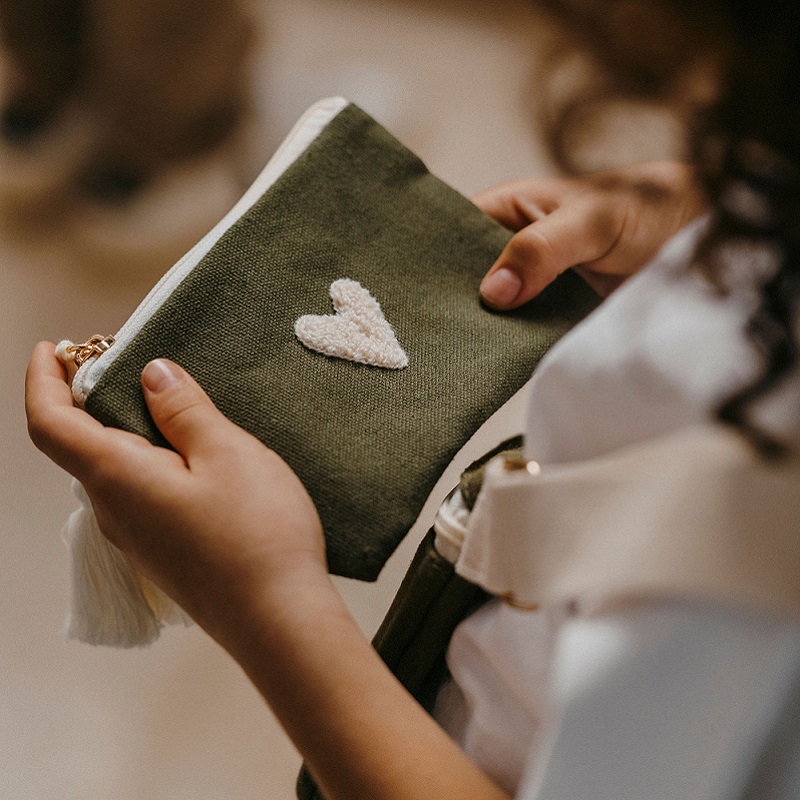 Zakuw laste rahakott või kott aksessuaaridele