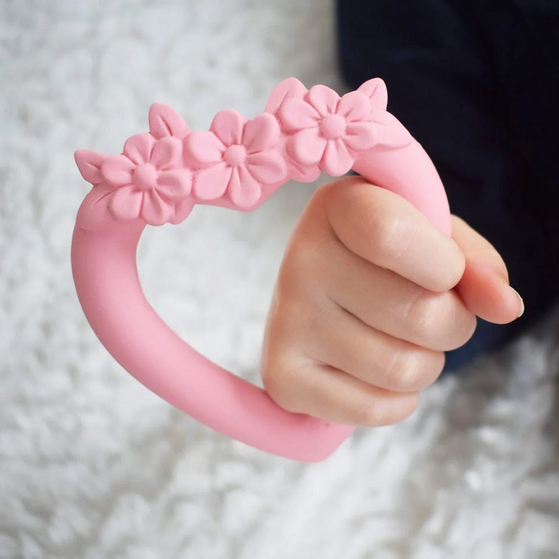 Looduslikust Hevea kummist ja ohutu A Little Lovely Company närimisrõngas beebidele