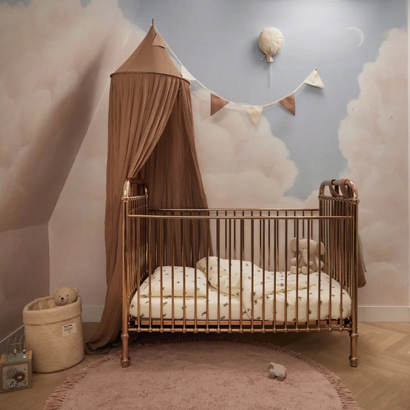 lastetekikott ja puuvillane ja ohutu voodipesukomplekt jollein padjapüüri ja tekikotiga