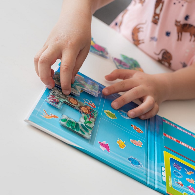 Kaasaskantav Magnetreisimäng „Korallrahu“ – loogikamäng, mis arendab probleemilahendust ja ruumilist mõtlemist.