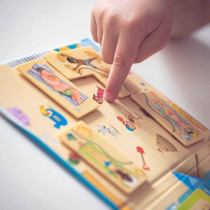 Kaasaskantav Magnetreisimäng „Rannapuhkus“ – loogikamäng, mis arendab probleemilahendust ja ruumilist mõtlemist.