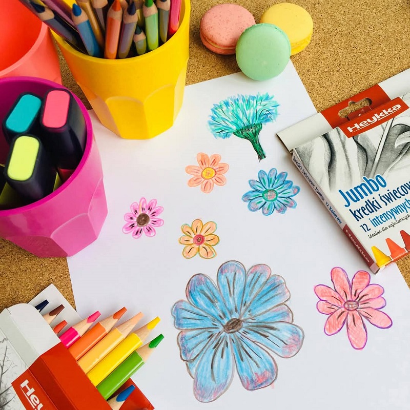 heykka kolmnurksed ergonoomilised värvipliiatsid teritajaga.