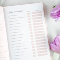 Lõbus ja kaasaegne täidetav sõbrapäevik – küsimused, harjutused ja mälestused.