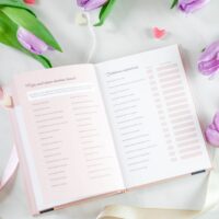 Lõbus ja kaasaegne täidetav sõbrapäevik – küsimused, harjutused ja mälestused.