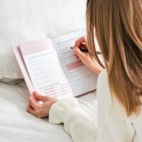 Lõbus ja kaasaegne täidetav sõbrapäevik – küsimused, harjutused ja mälestused.