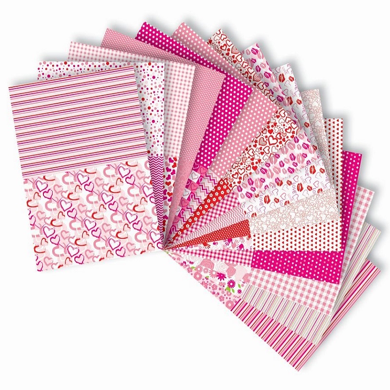 Disainpaberi segupakk „Armastus“ – roosa, punase ja armastuse teemalise mustriga.