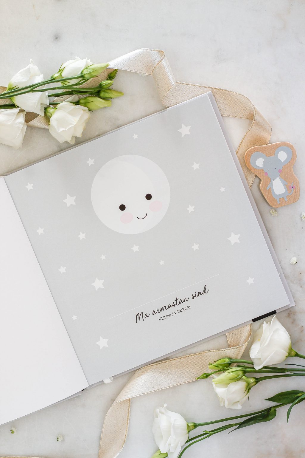 Beebiraamat „Minu Esimesed Aastad“ – täidetav mälestusteraamat lapse esimeste hetkede jäädvustamiseks