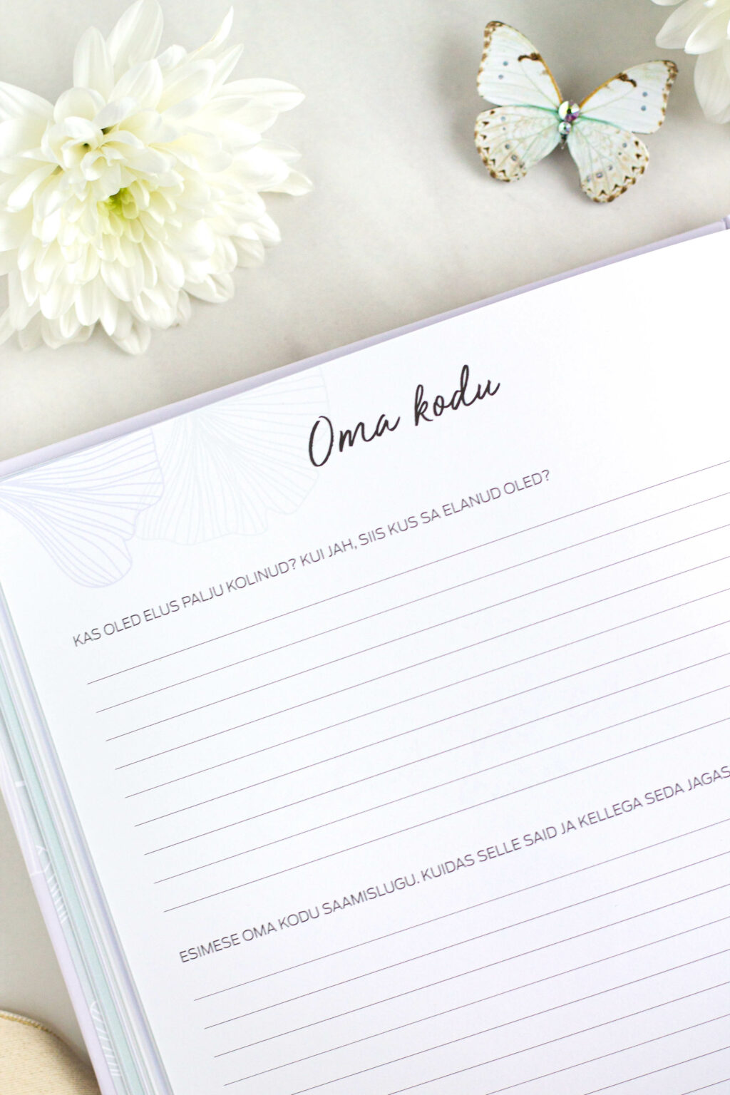 Mälestusteraamat üle 100 küsimusega vanavanema eluloo jäädvustamiseks - väärtuslik kingiidee vanaemale ja vanaisale