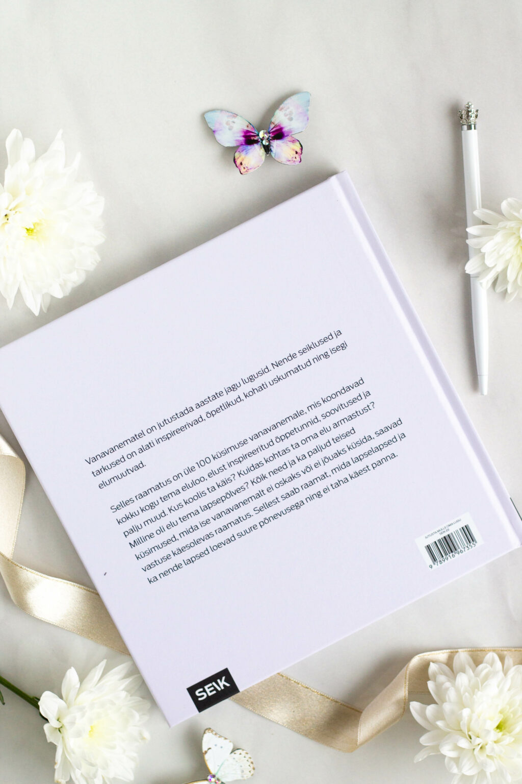 Mälestusteraamat üle 100 küsimusega vanavanema eluloo jäädvustamiseks - väärtuslik kingiidee vanaemale ja vanaisale