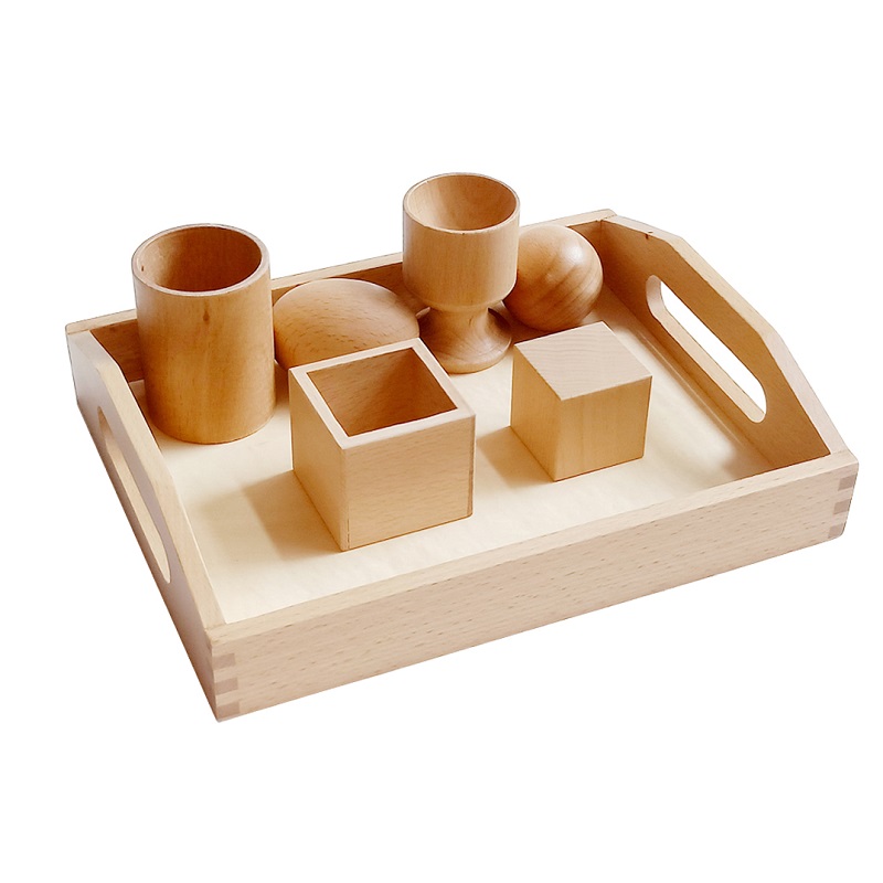 Montessori sobitamismäng „Geomeetrilised 3D kehad” – puidust mänguvahend väikelastele