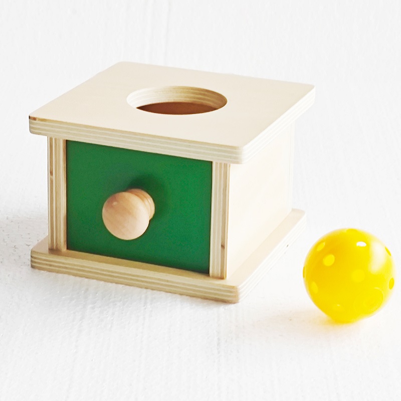 Montessori eseme jäävuse karp – palli kadumise ja taasleidmise mäng lapse arengu toetamiseks