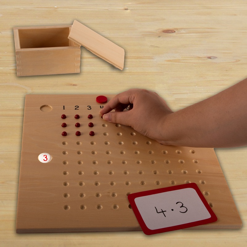 Puidust korrutustabel Montessori pedagoogikast