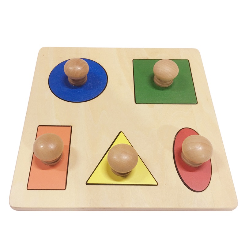 kujunditega Montessori nupupusle – ideaalne esimeseks geomeetriliste kujundite õppimiseks.