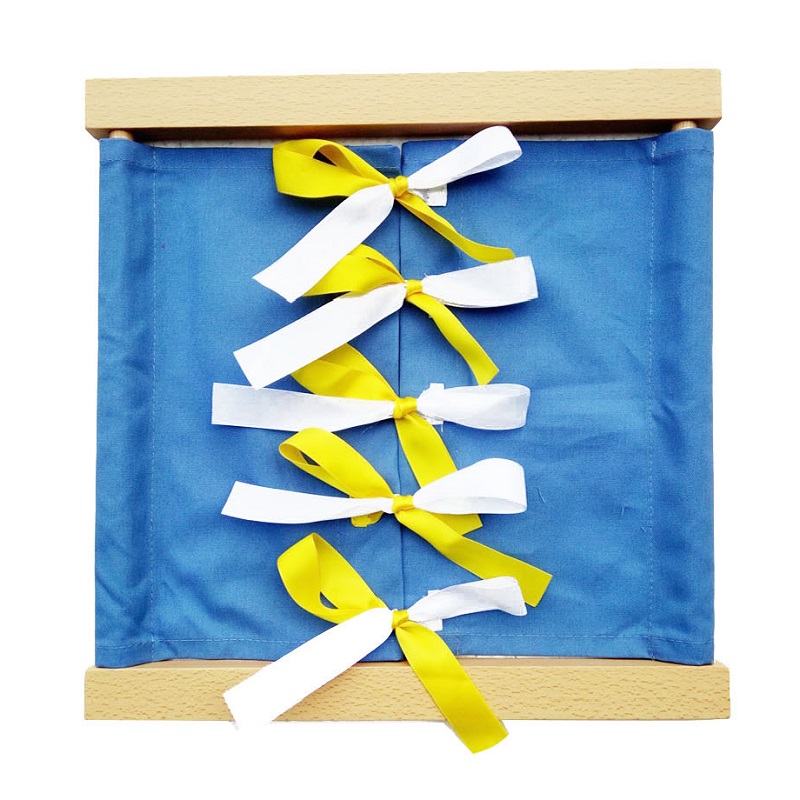 Montessori lipsuraam, riietumisraam lipsude tegemise õppimiseks.