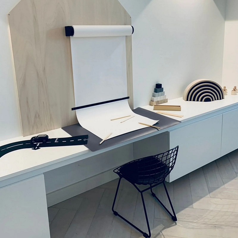 Mitmekülgne ja stiilne lauamatt, ideaalne kunstitegevusteks, söögilauale või tööpinnale.