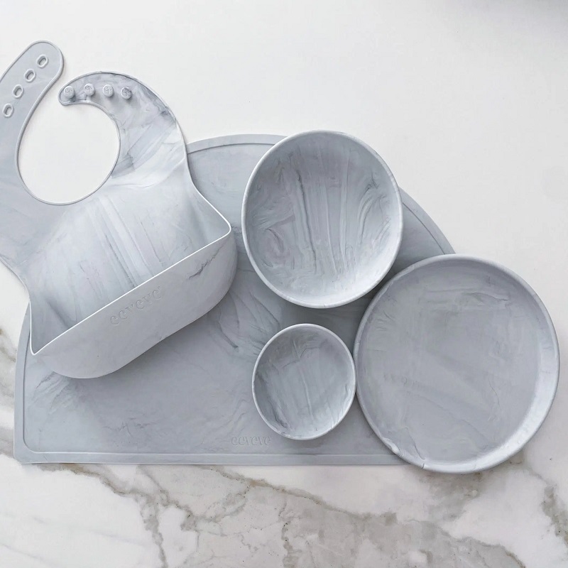 Eeveve silikoonist lauamatt – stiilne ja praktiline lahendus söögilaua kaitseks.