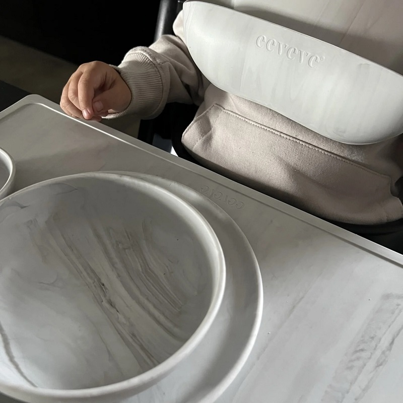 Eeveve silikoonist lauamatt – stiilne ja praktiline lahendus söögilaua kaitseks.