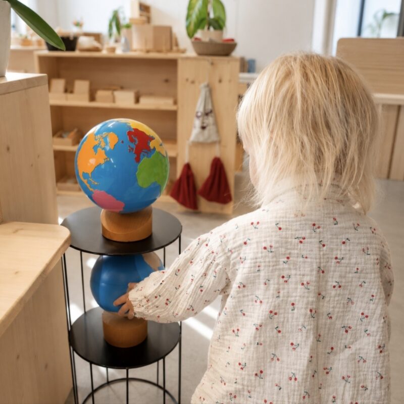 Värviline kontinentide gloobus