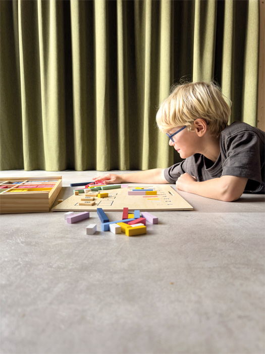 Mahukas ja suur puidust matemaatikamäng arvutamise õppimiseks ja mõistmiseks