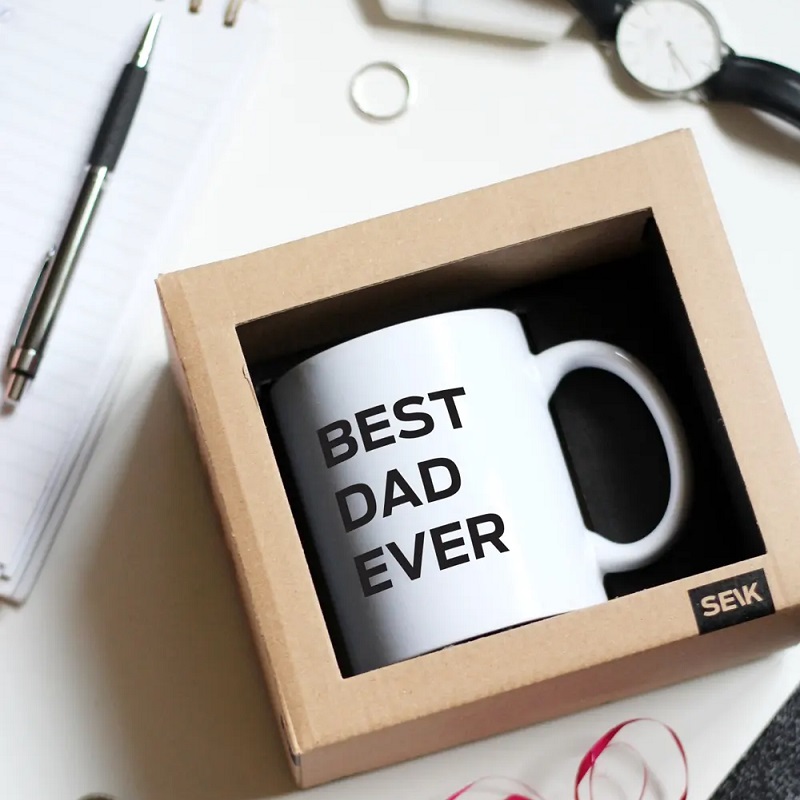 seik disainkruus ja kingiidee "Best Dad Ever" tass isadepäevaks , jõuludeks või tähtsaks sündmuseks